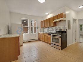 204-206 Magnolia St