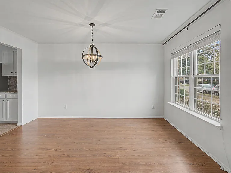 5016 Meridian Ln — Photo 3