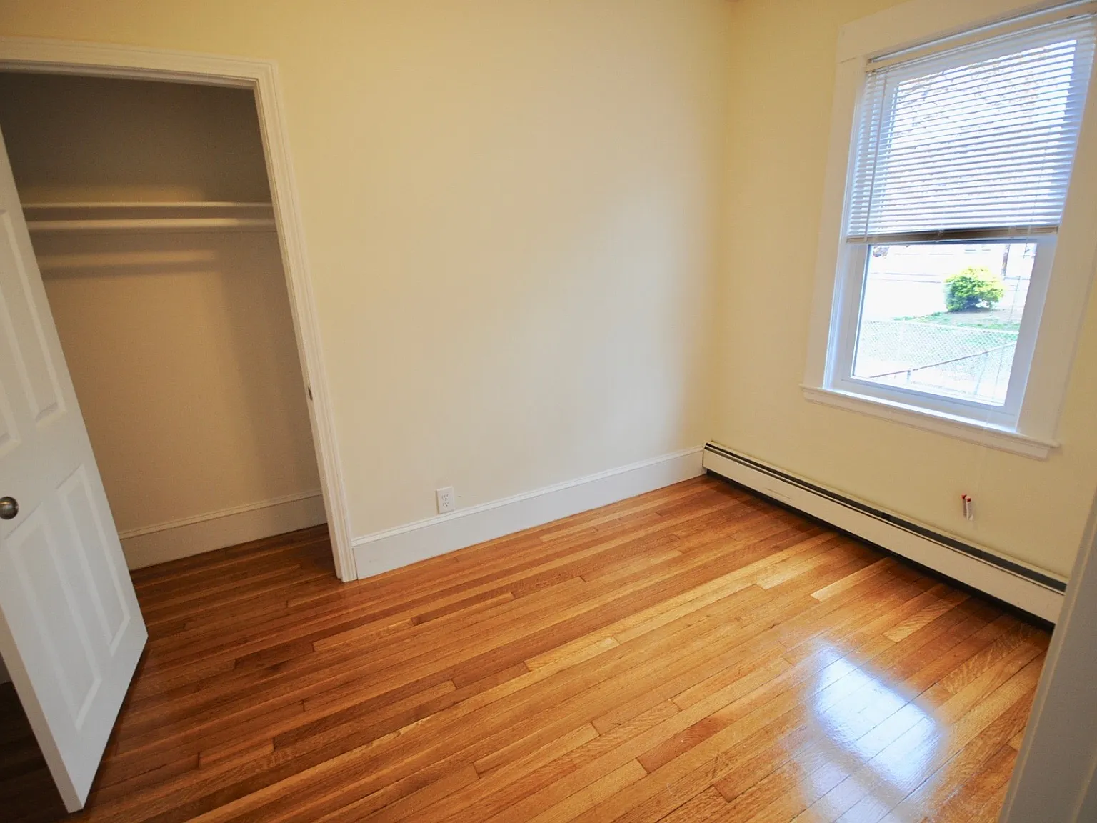 7 bed, 1400 sqft, $5,300 — Photo 4