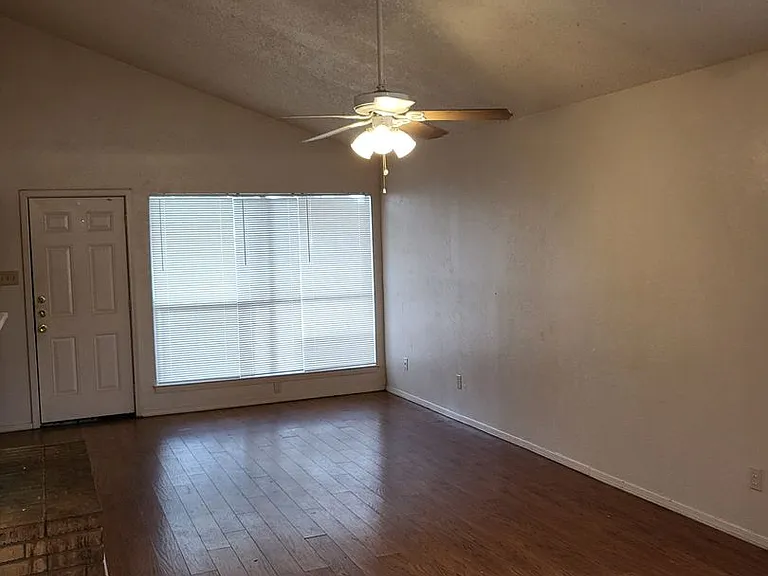 2716 Saint George Pl — Photo 3