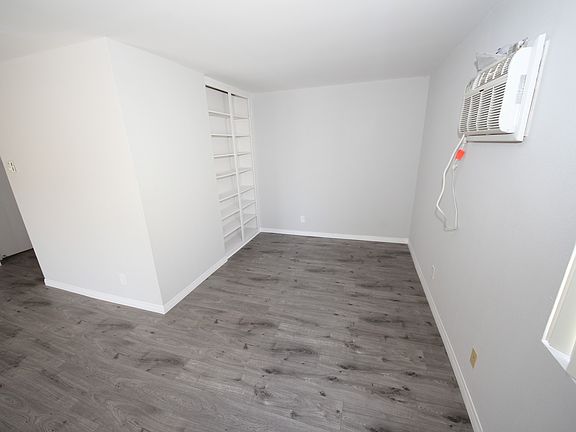 3rd image of 1631 S Westgate Ave APT 8