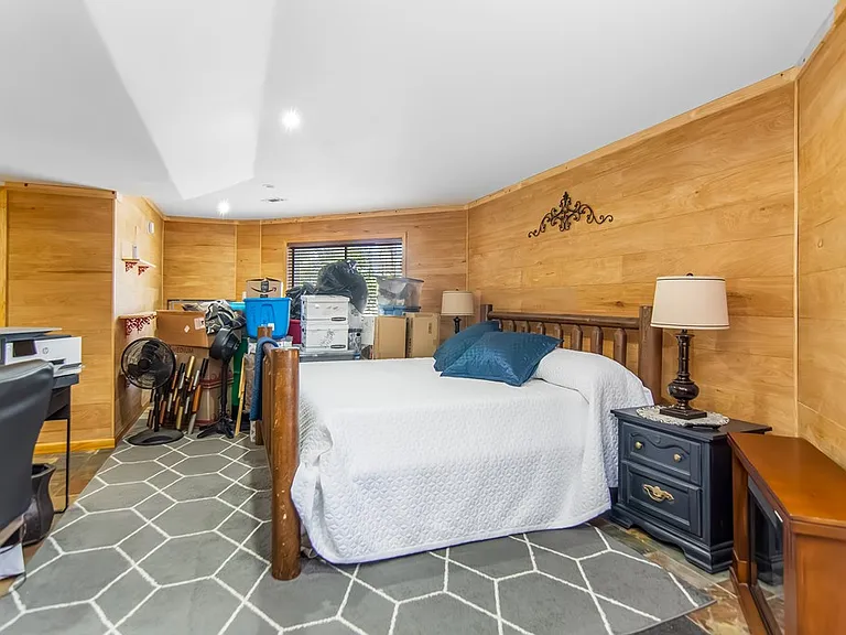 102 Mizzen Ct — Photo 15