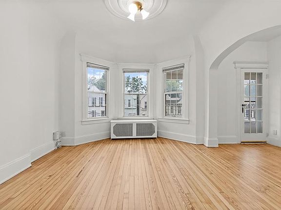 5th image of 174 Fairview Ave #2