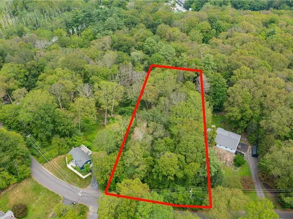 13 WHITE OAKS Road, Hyde Park, NY 12538