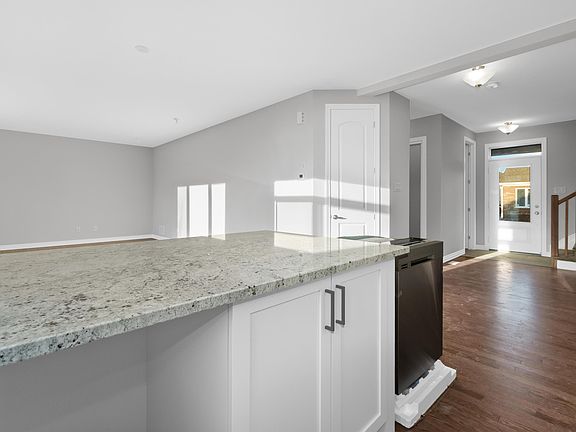 3rd image of 144 Des Aubrais Cres #1