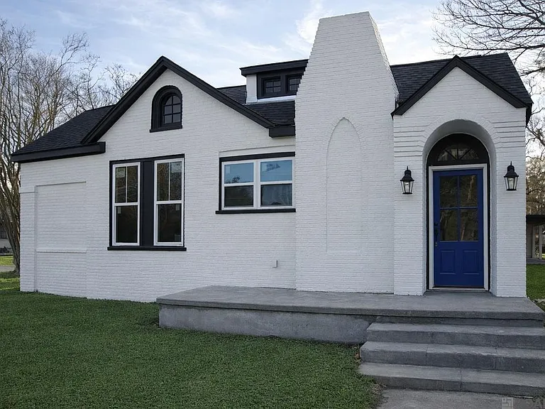 4809 Longfellow Dr — Photo 1