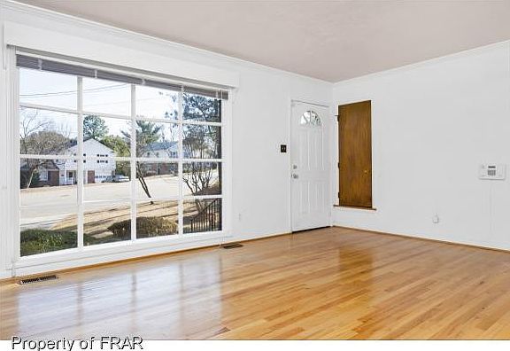 4th image of 454 Balfour Pl