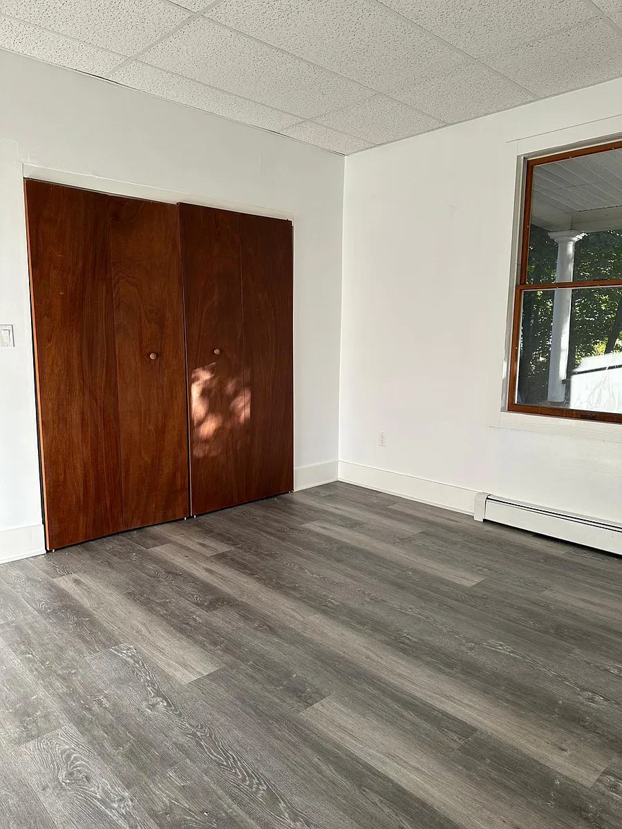 Building Photo - 366 W Thames St #1