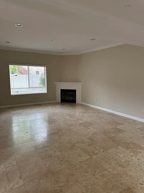 3 bed, 2.5 bath, 1800 sqft, $4,400 — Photo 3