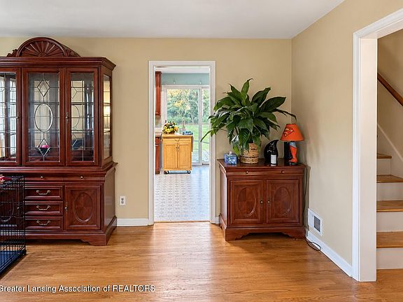 5th image of 16477 Ingersoll Rd