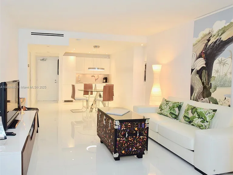 2301 Collins Ave #815/814 — Photo 14