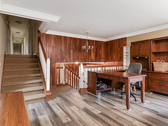 4th image of 218 Fleetwood Dr