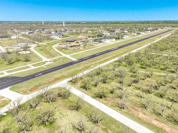 3013 Skyhawk Dr, Granbury, TX 76049