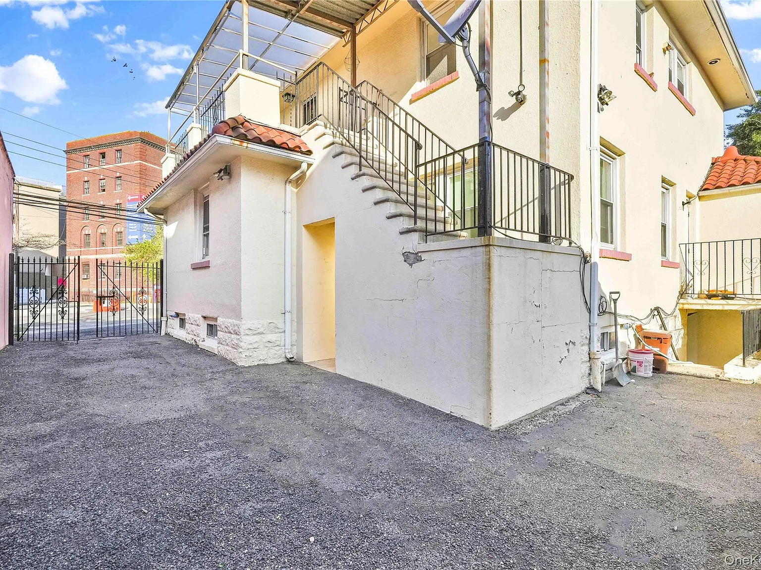 2 bed, 1.0 bath, 1031 sqft, $2,700 — Photo 3