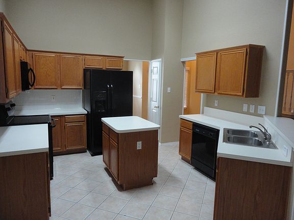 4th image of 201 Armstrong Dr
