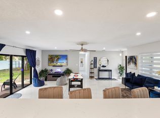 941 NW 180th Ter, Miami Gardens, FL 33169