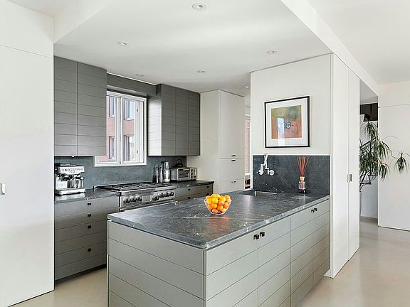 4th image of 101 W 79th St APT 14E