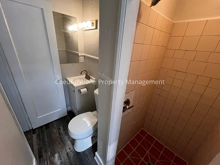 413 E Indiana Ave — Photo 7