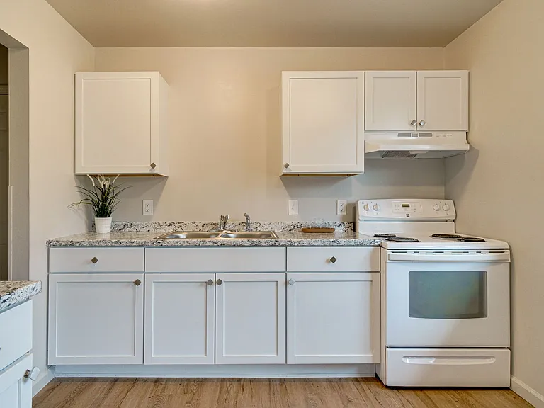 112 Hazelton Rd — Photo 3
