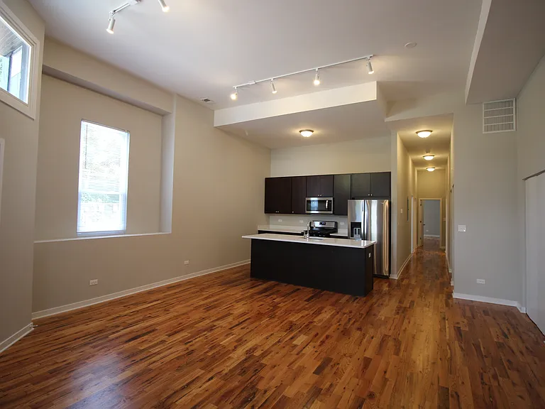 1801-05 W School St #1 — Photo 4