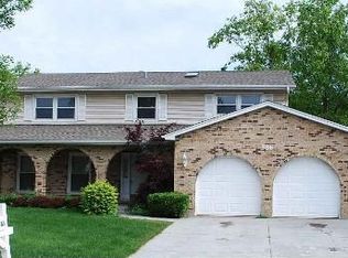 586 Coveside Ln, Schaumburg, IL 60193