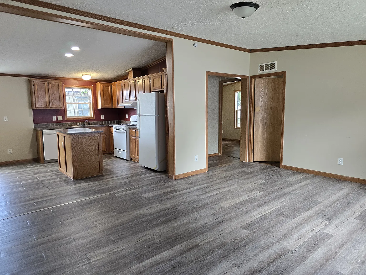 3 bed, $1,300 — Photo 3