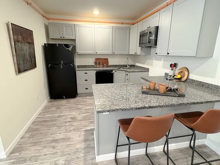 Pine Street Apartments — Photo 18