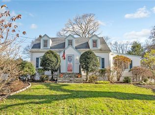 290 Booth Hill Rd, Trumbull, CT 06611