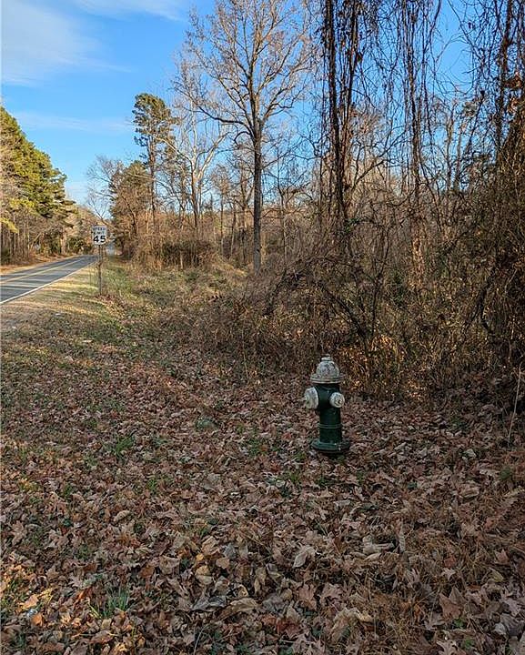 2nd image of 238 Spur Rd