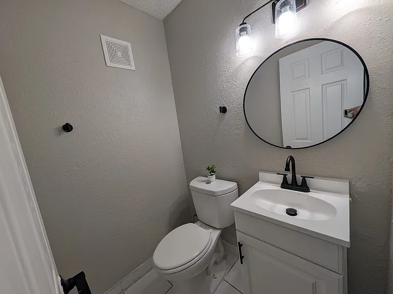 Paseo Apartments — Photo 7
