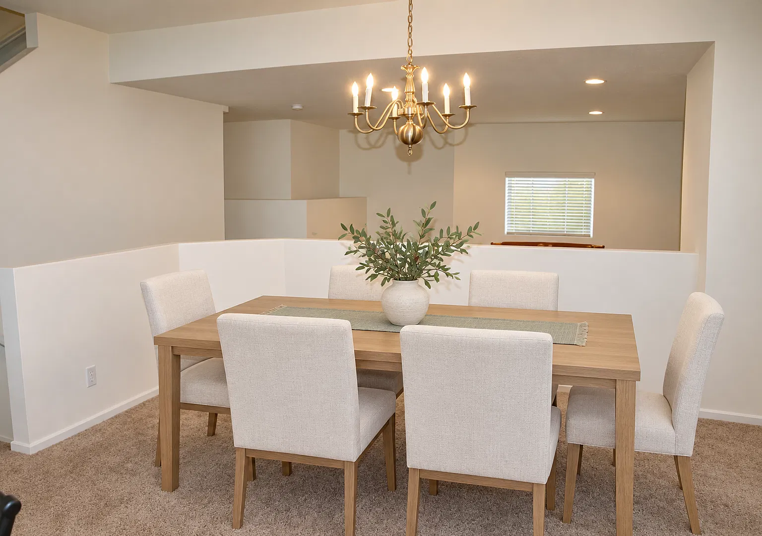Stunning 3 Bedroom Townhouse Available! — Photo 3