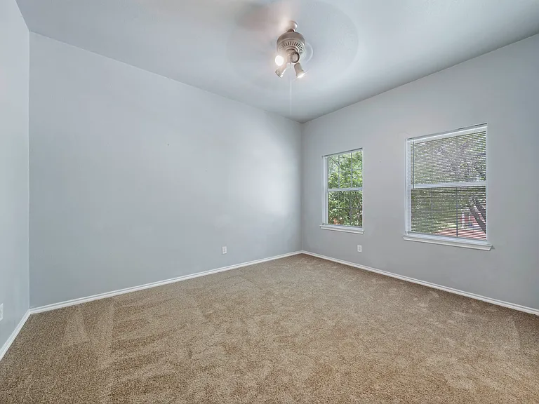 2105 Arthur St — Photo 22