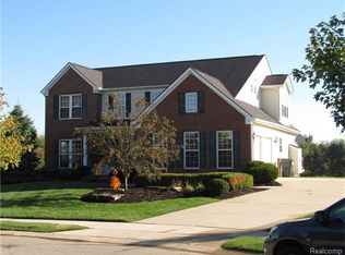 26582 Blackwood Ct, South Lyon, MI 48178