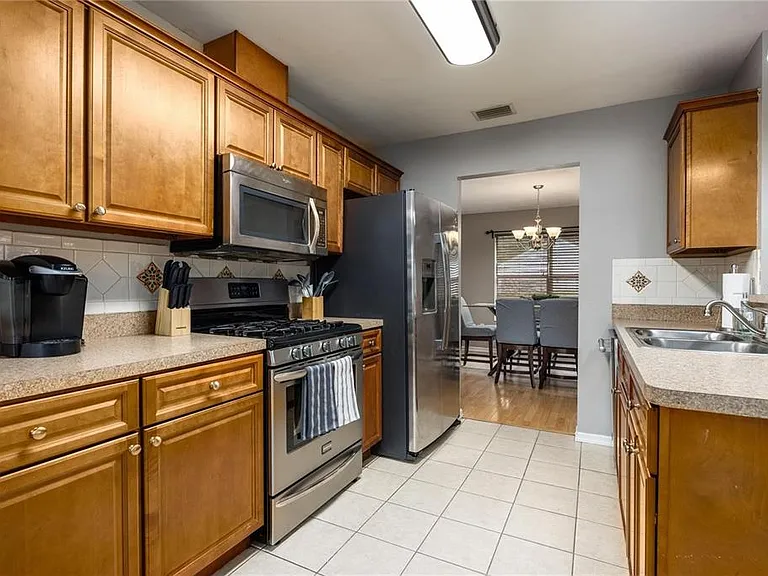 1608 NE 45th Pl — Photo 12