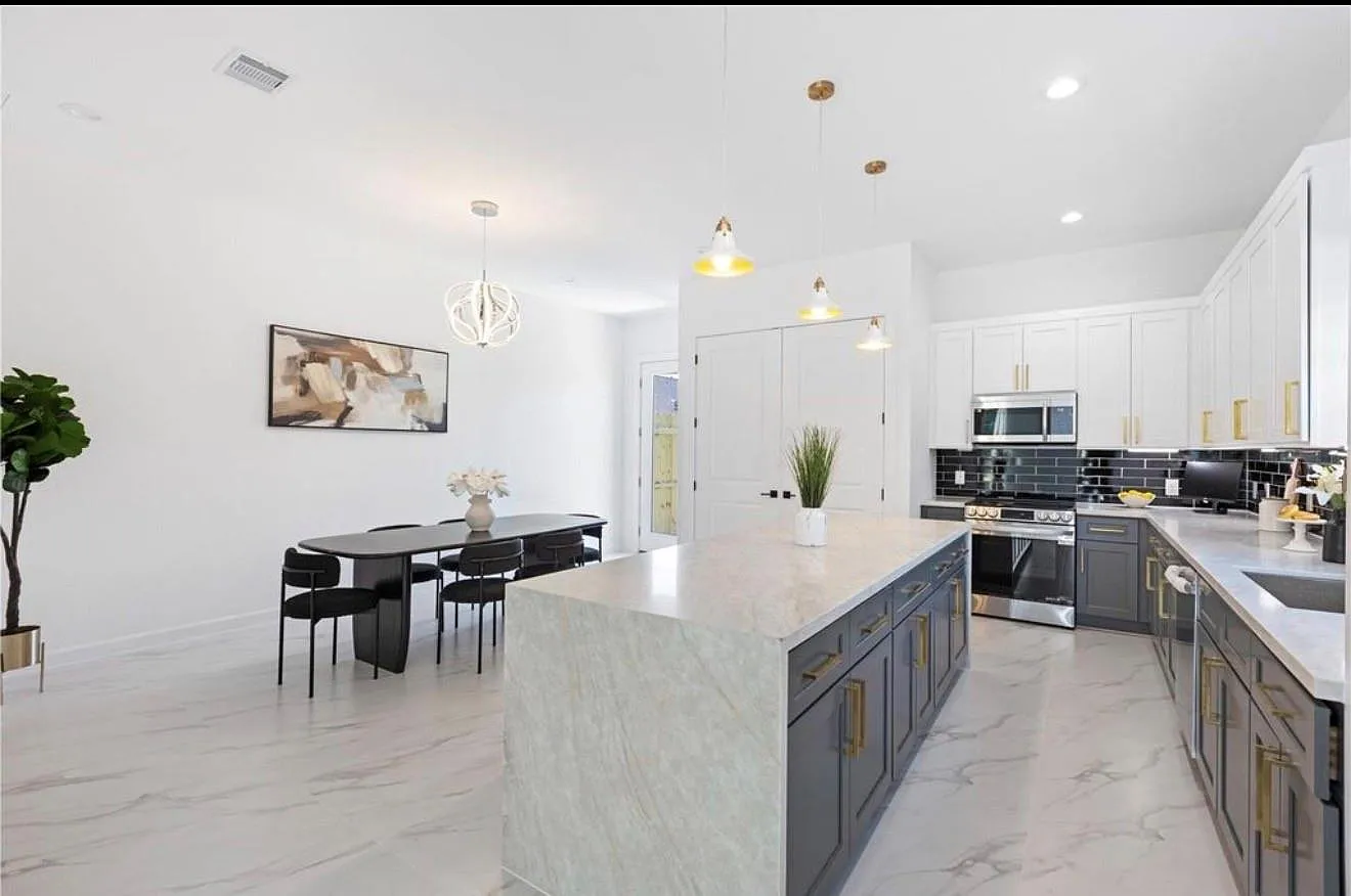 3 bed, 2.0 bath, 1883 sqft, $2,250 — Photo 2