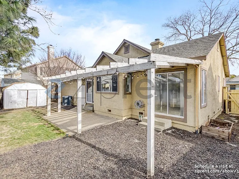 908 Beechwood Cir — Photo 14