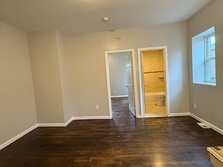 599 N 11th St #1A — Photo 3