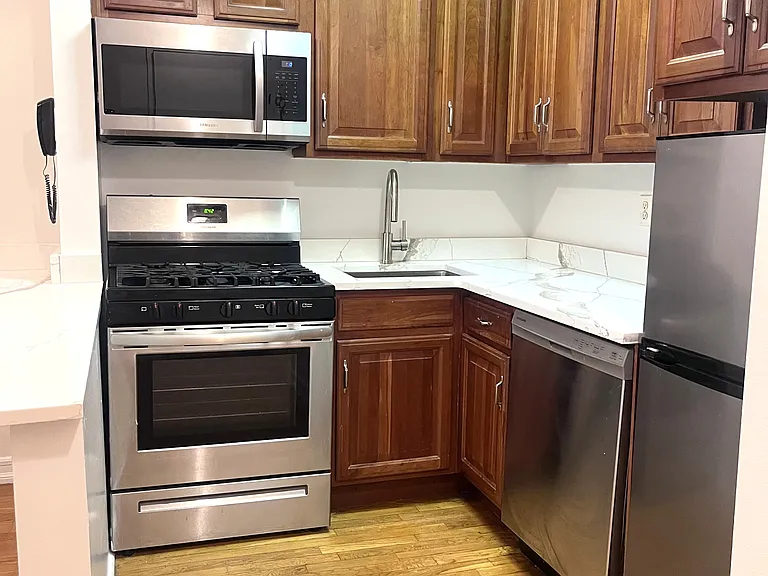 210 W 104th St #6W — Photo 4