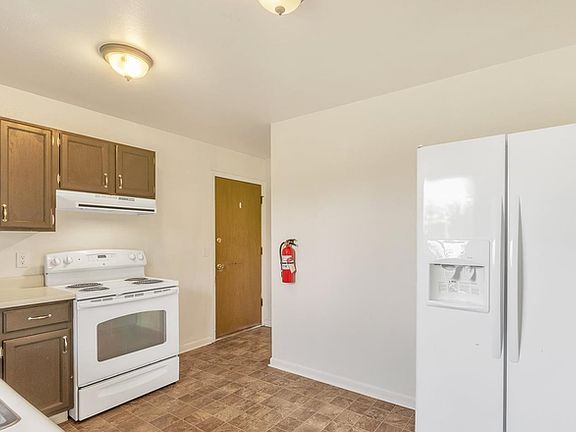 3rd image of 810 S Lashley Ln