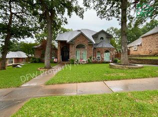 3909 Meadow Dr, Grapevine, TX 76051