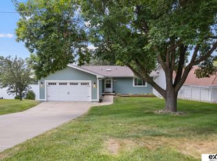 9014 Bellvue Dr, Plattsmouth, NE 68048