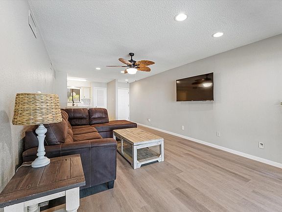 5th image of 12100 Melville Dr APT 409D