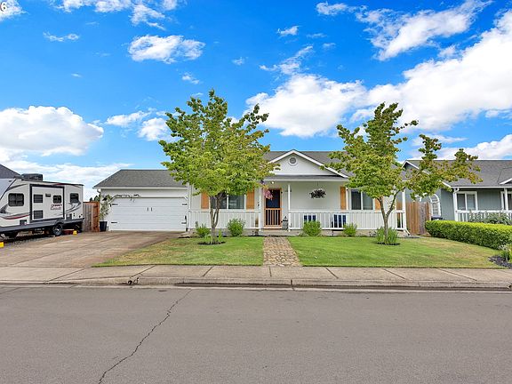 5th image of 3938 Douglas Dr