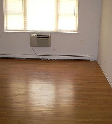 2nd image of 5747 N Winthrop Ave APT 310