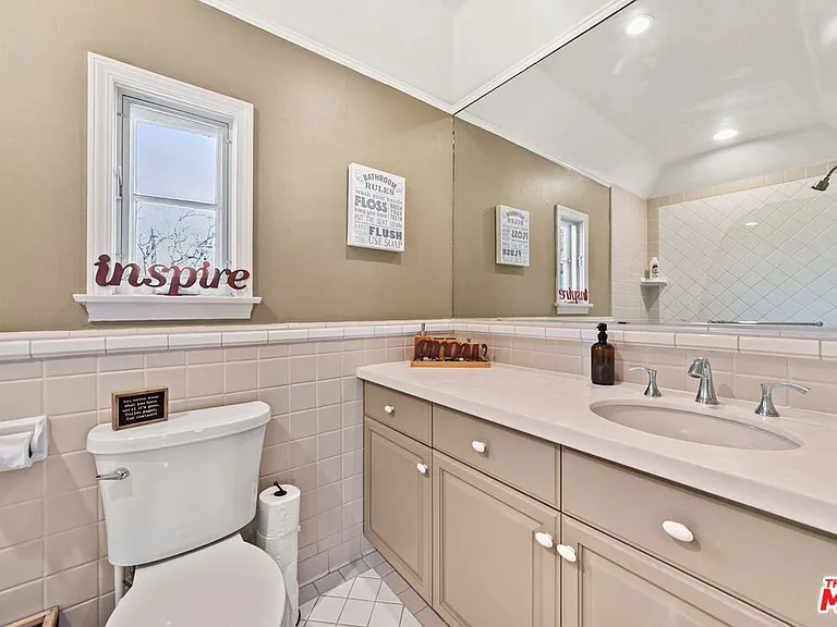 401 N McCadden Pl — Photo 36