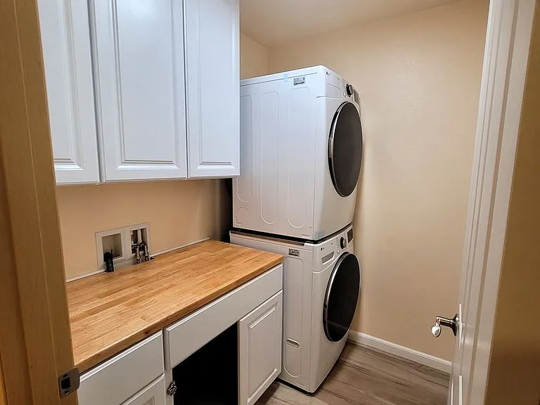 410 Holland Ave — Photo 9