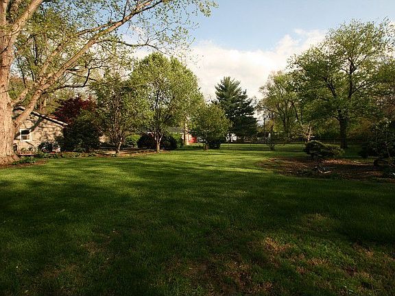 4th image of 7928 Meadowbrook Dr