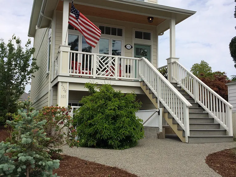 2726 Eldridge Ave #101 — Photo 4