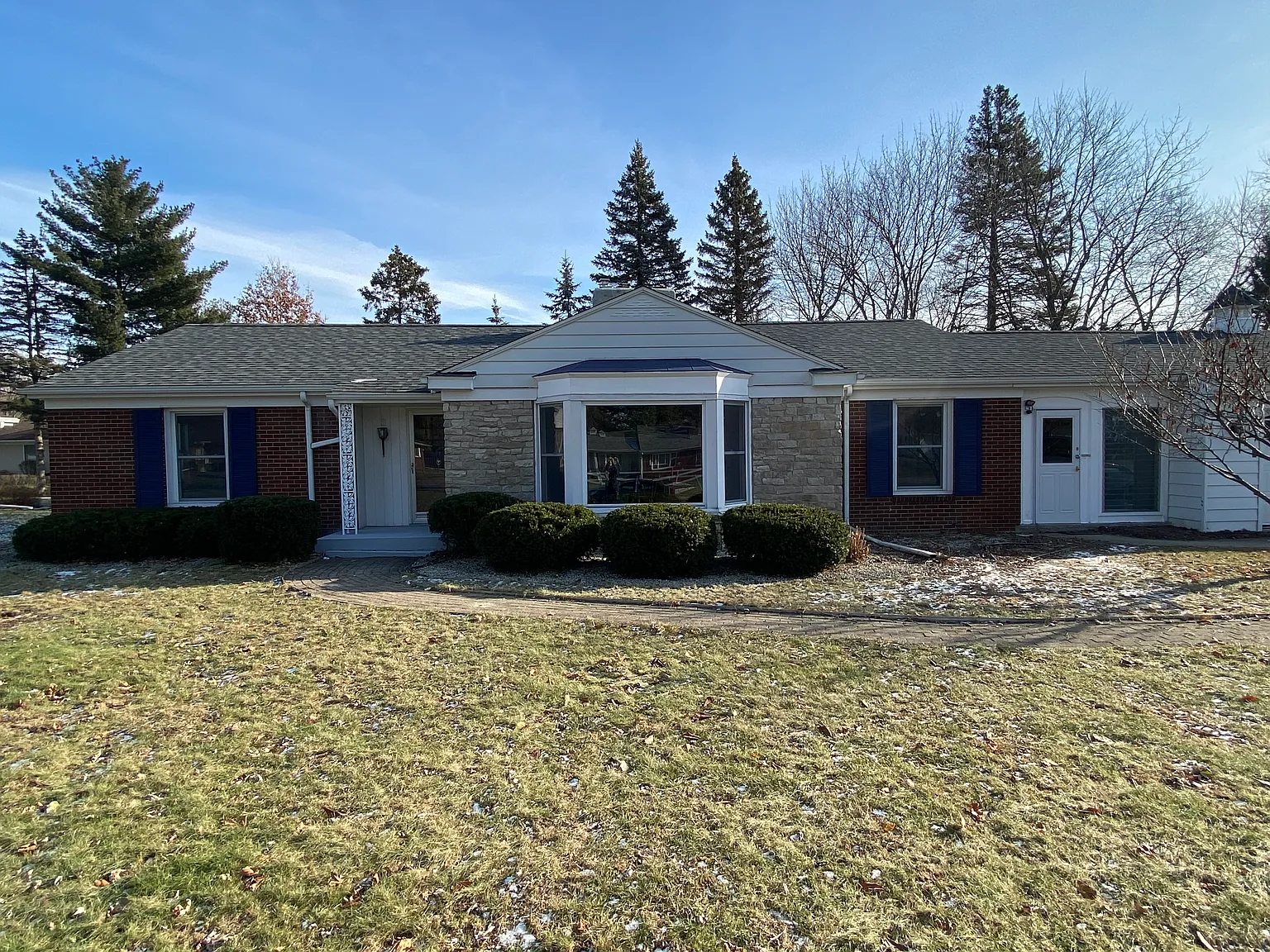 1370 Avalon Ave photo 1