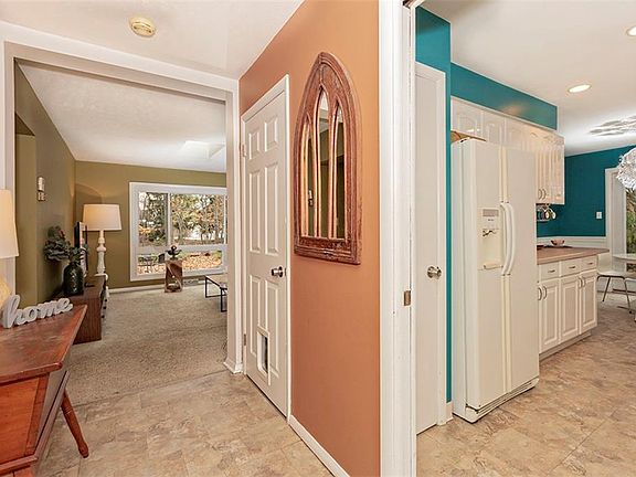 4th image of 22676 Locust Ln